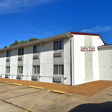 Lake Tree Inn & Suites มาเรียน ภายนอก รูปภาพ