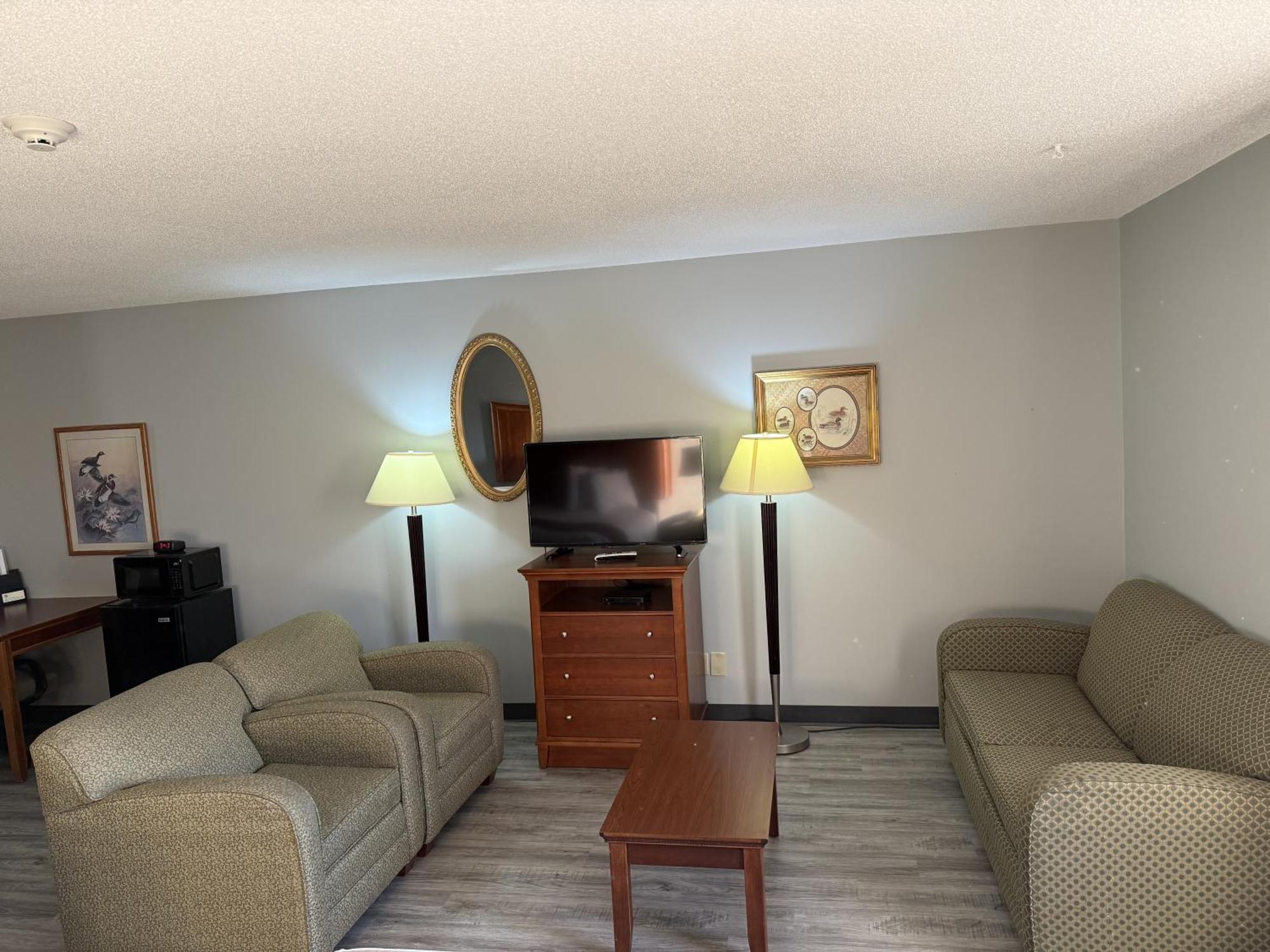 Lake Tree Inn & Suites มาเรียน ภายนอก รูปภาพ