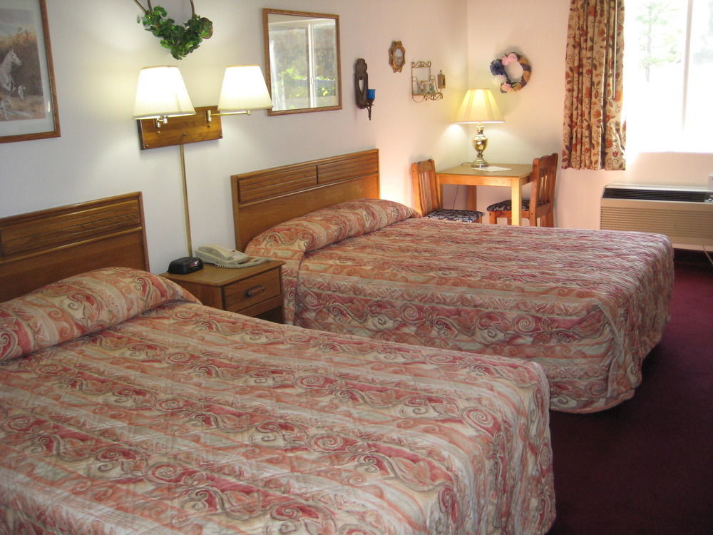 Lake Tree Inn & Suites มาเรียน ภายนอก รูปภาพ