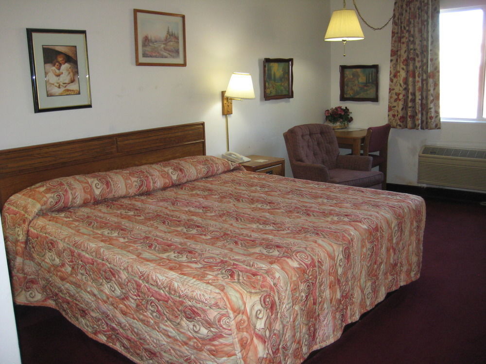 Lake Tree Inn & Suites มาเรียน ภายนอก รูปภาพ